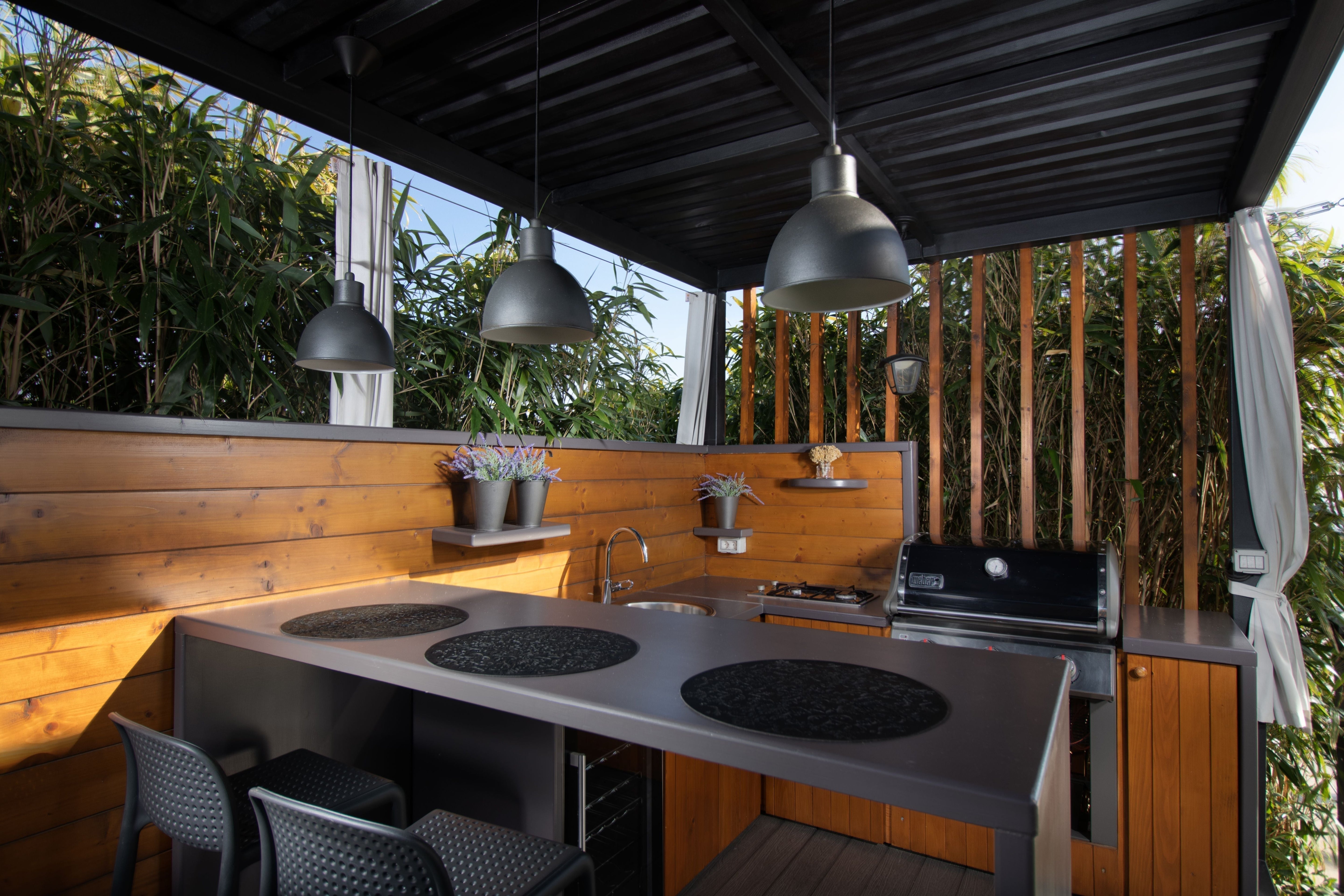 Transform Your Backyard with an Outdoor Kitchen Suite