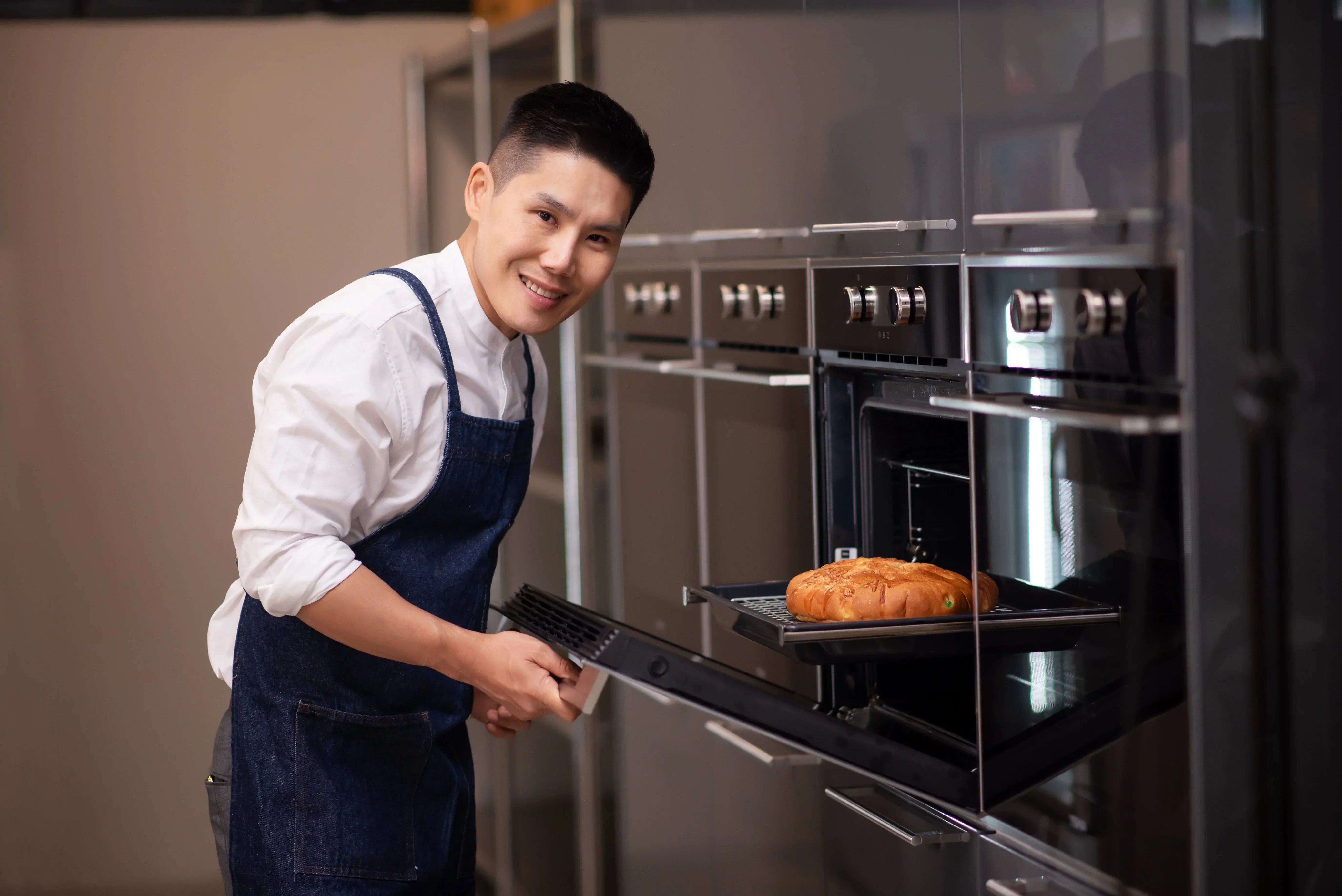The Many Benefits of a Self-Cleaning Oven