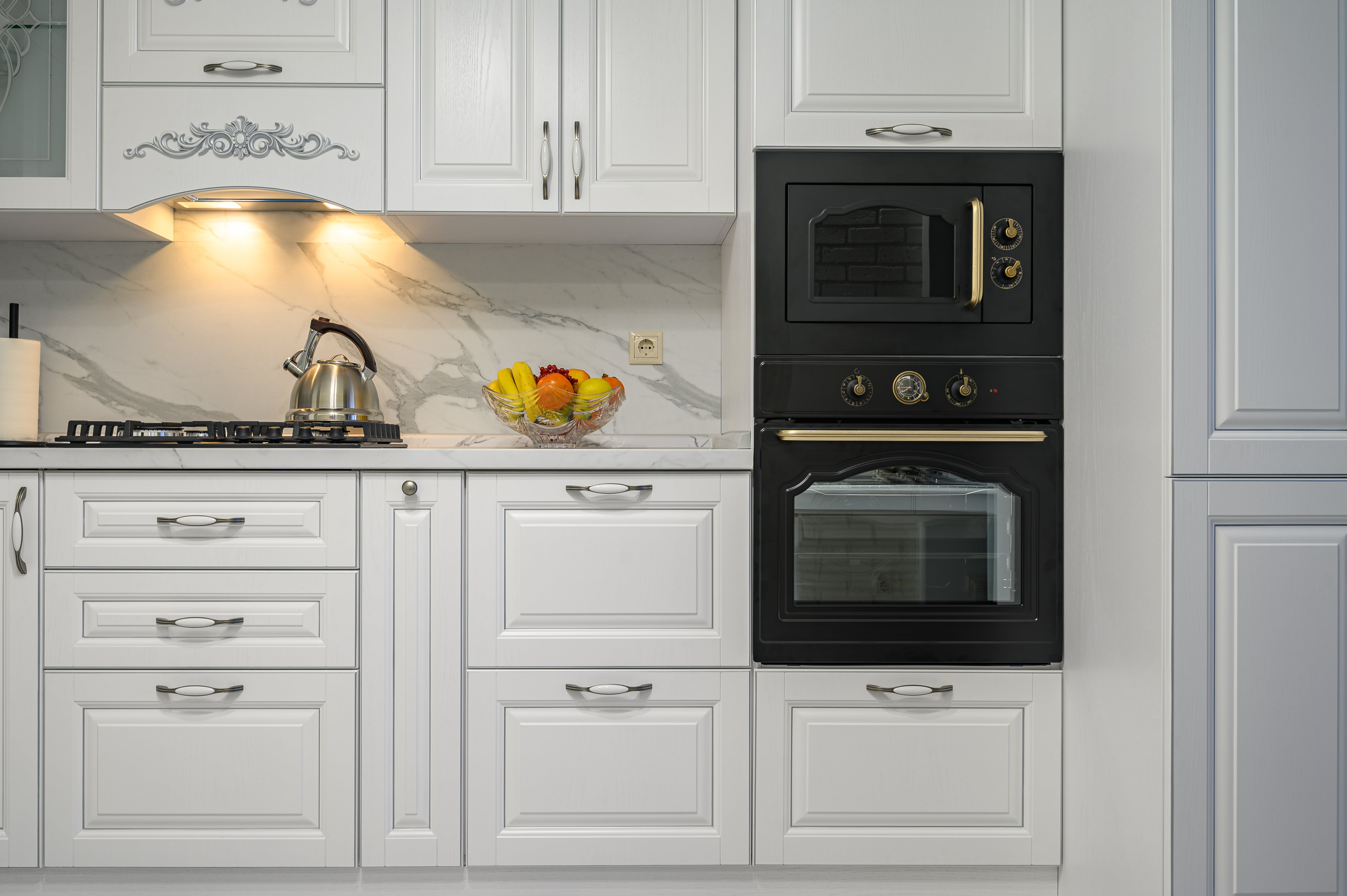 How to Decorate a Kitchen with Black Appliances