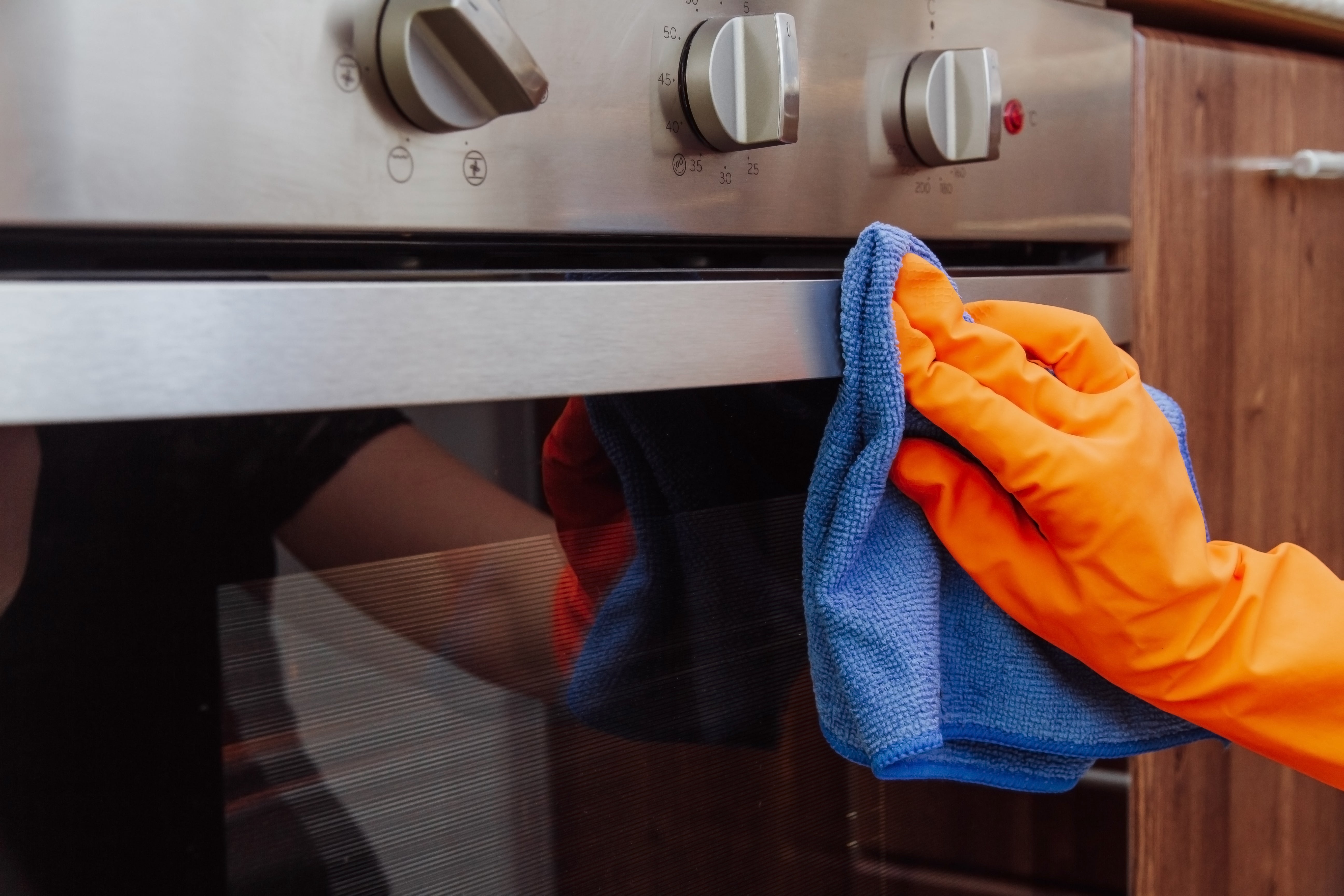 How to Clean a Stainless Steel Stove