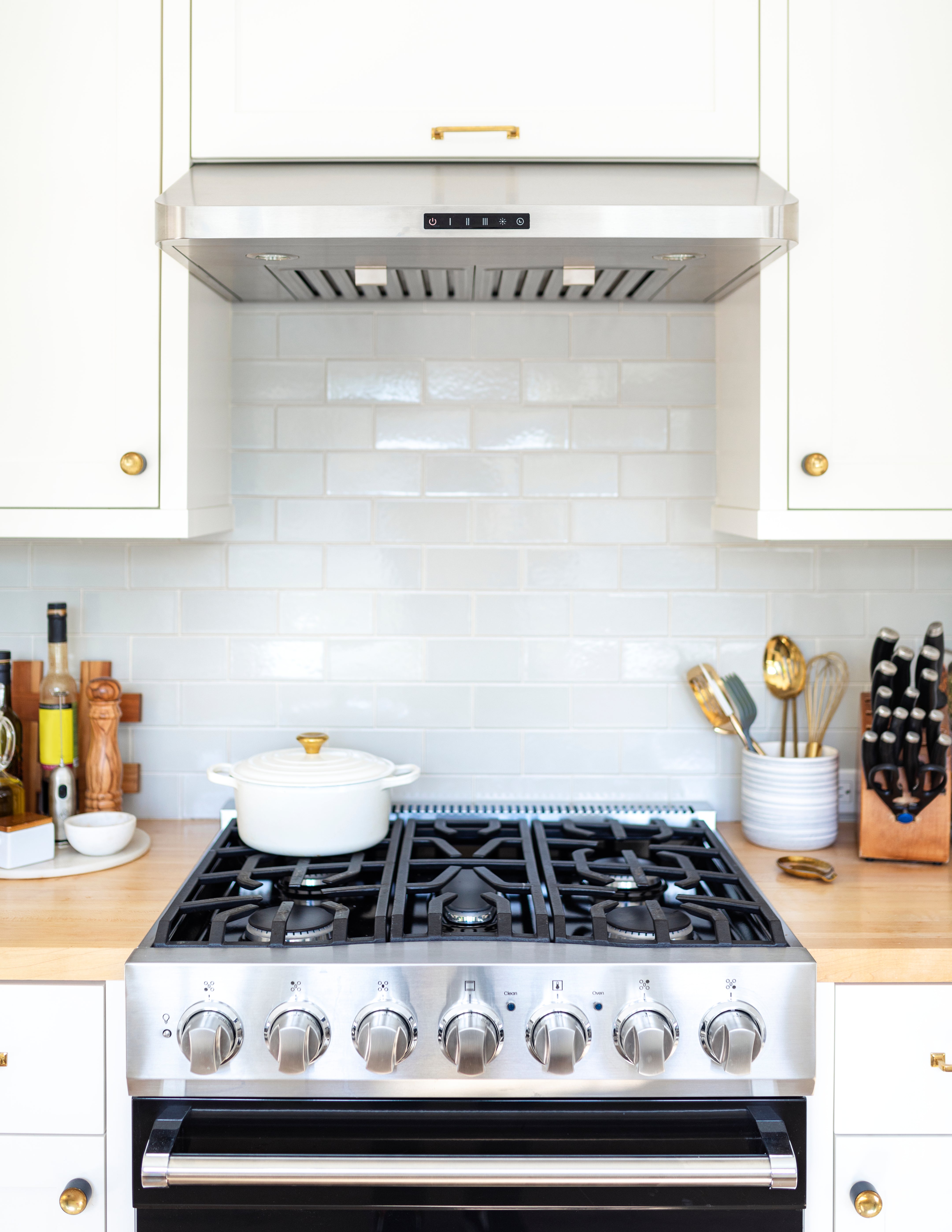 5 Types of Range Hoods to Complement a Kitchen