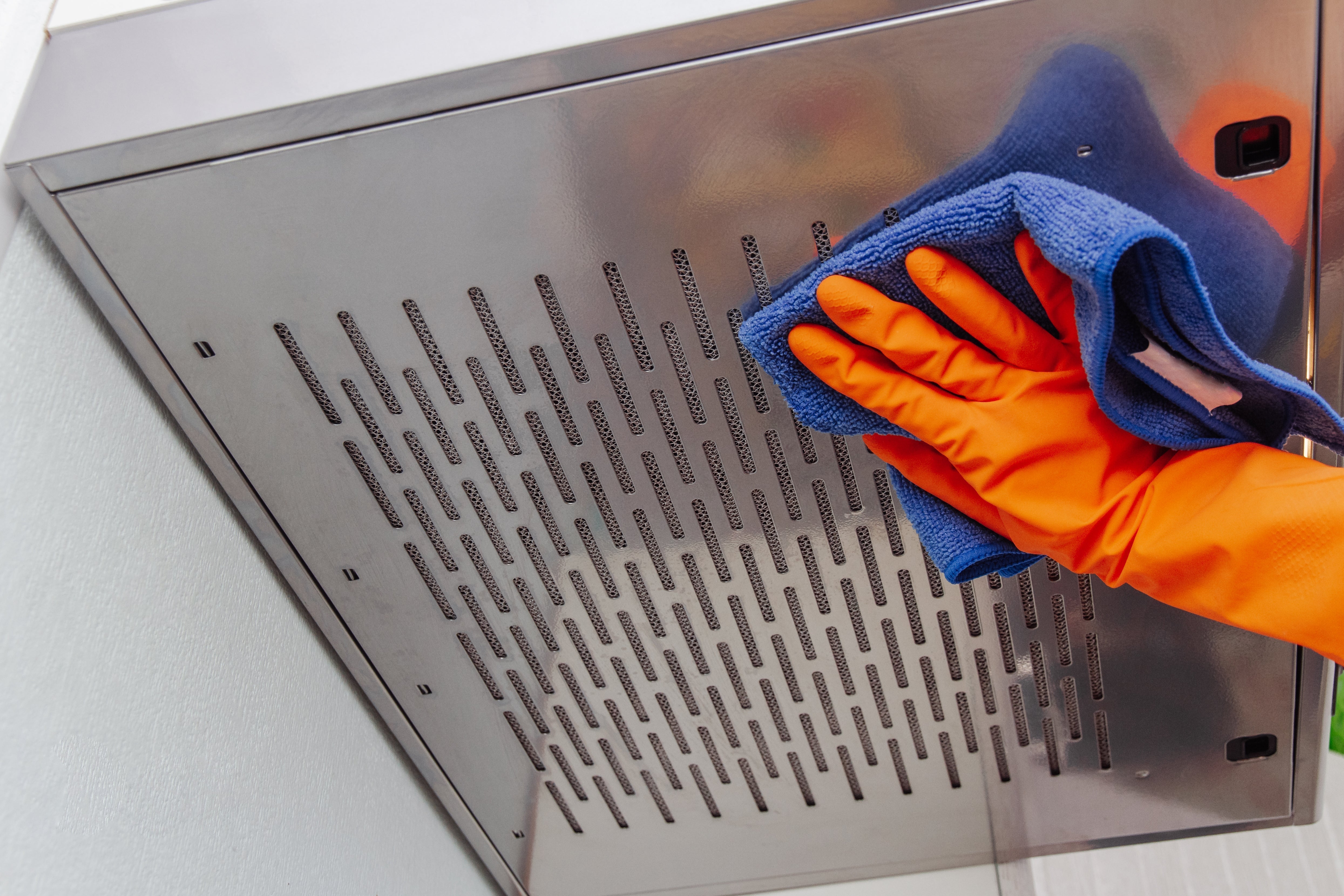 10 Helpful Kitchen Hood Cleaning Tips